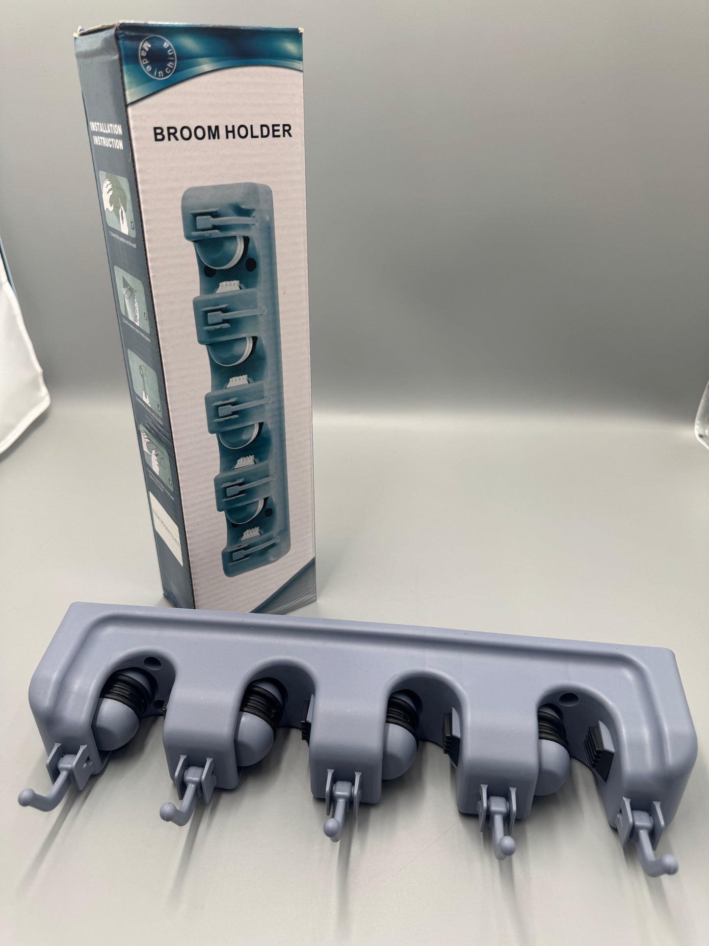 SOPORTE DE PARED PARA 4 ESCOBAS